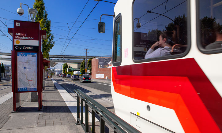 trimet_lightrail_6972